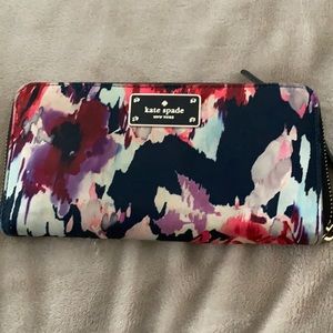 Large kate spade ♠️ wallet 😍